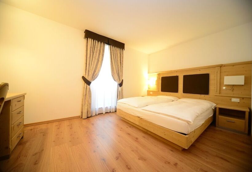2 Bedroom Suite with Balcony, Crozzon