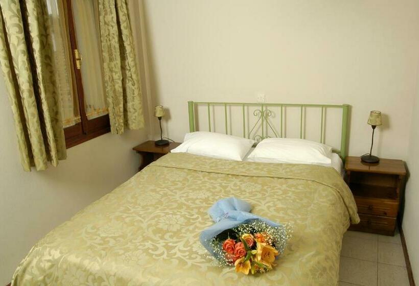 اتاق اکونومی, Filoxenia Studios