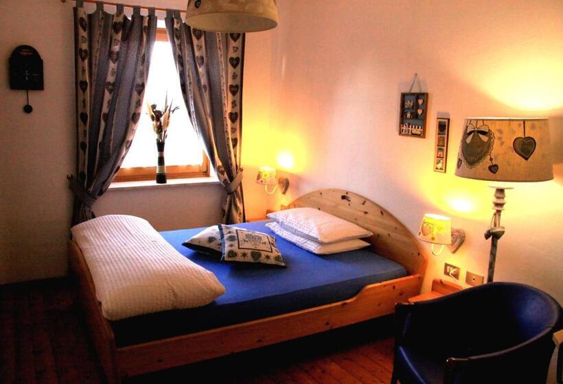 バルコニー付きデラックスルーム, Garni Biancaneve Ruffrè Mendola