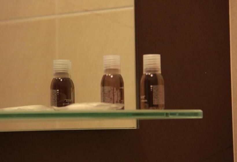 غرفة قياسية ثلاثية, Gelmini