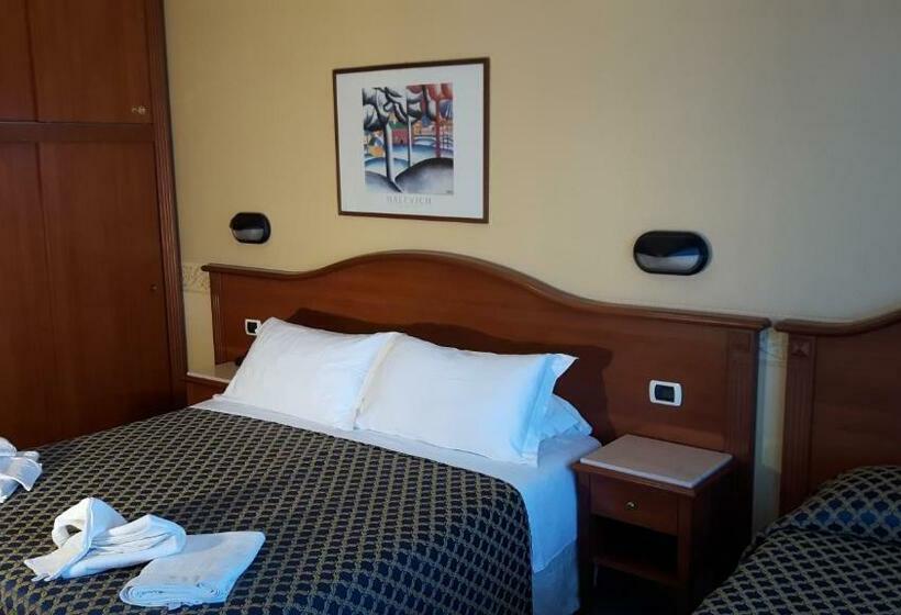 اتاق استاندارد سه نفره, Grifone