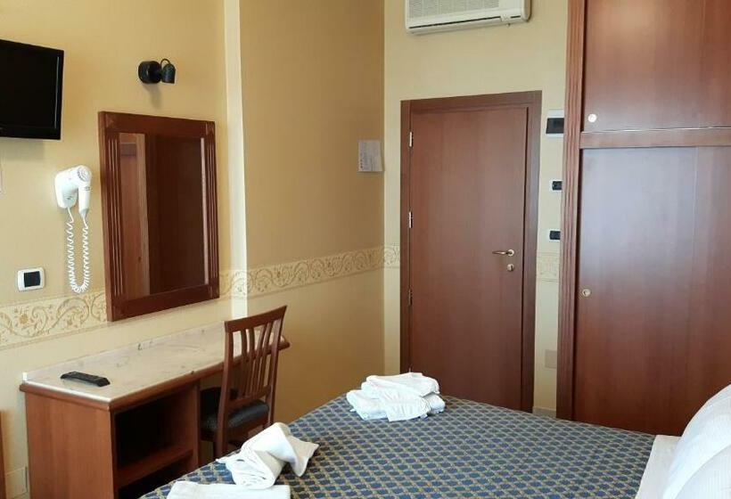 اتاق استاندارد سه نفره, Grifone