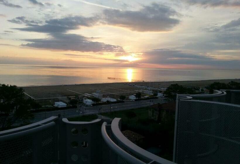 اتاق استاندارد سه نفره, Grifone