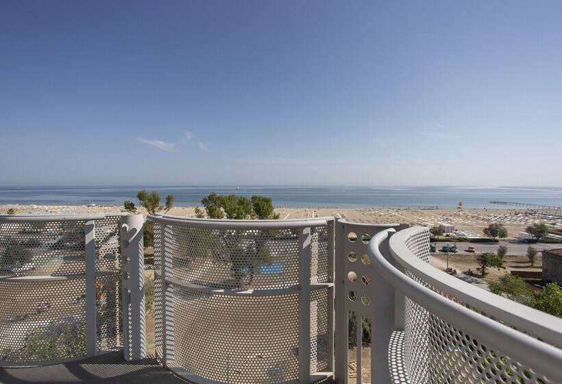 اتاق استاندارد سه نفره, Grifone