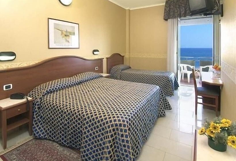 اتاق استاندارد سه نفره, Grifone