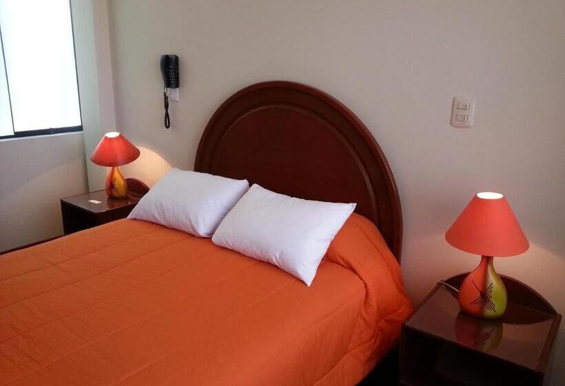 주니어 스위트, La Almohada Del Rey