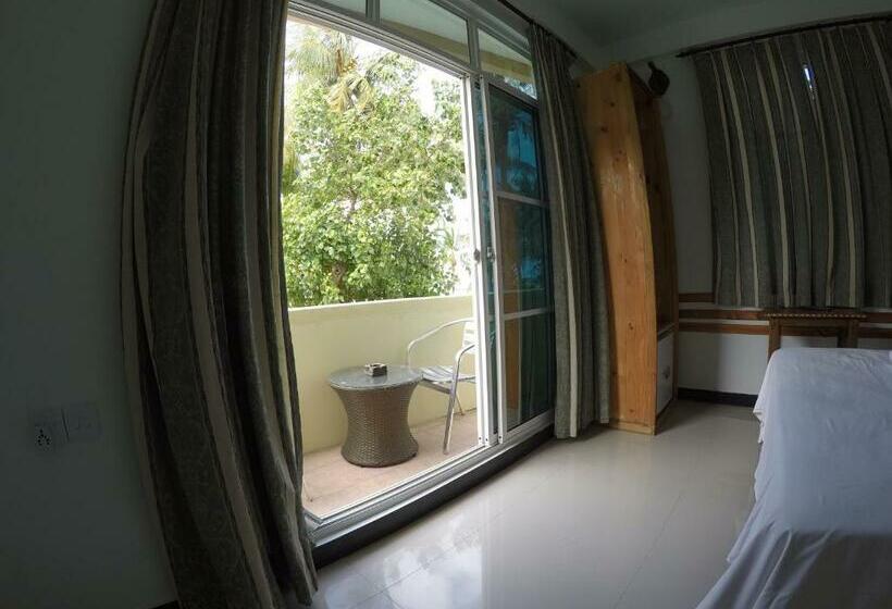 اتاق لوکس با چشم‌انداز دریا, Leisure Boutique