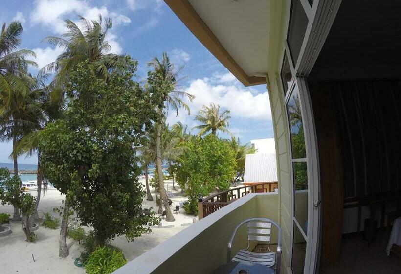 اتاق لوکس با چشم‌انداز دریا, Leisure Boutique