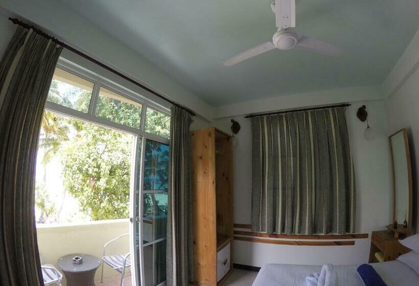 اتاق لوکس با چشم‌انداز دریا, Leisure Boutique