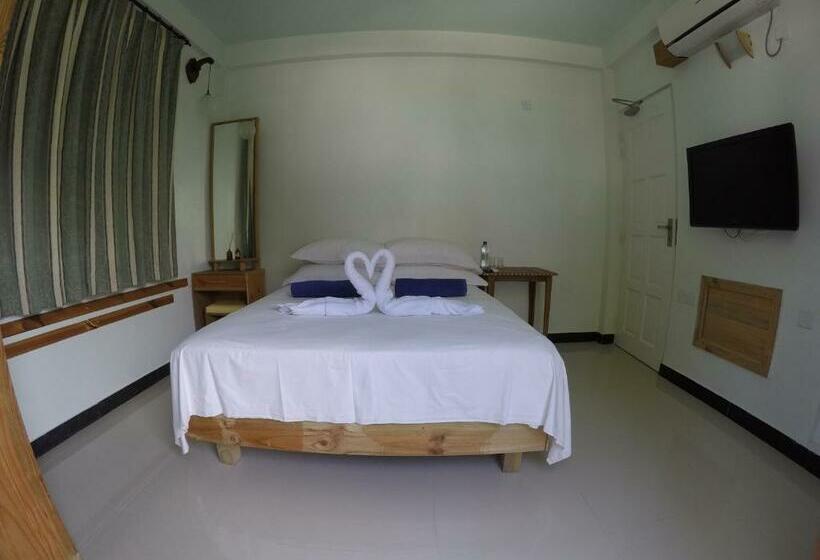 اتاق لوکس با چشم‌انداز دریا, Leisure Boutique