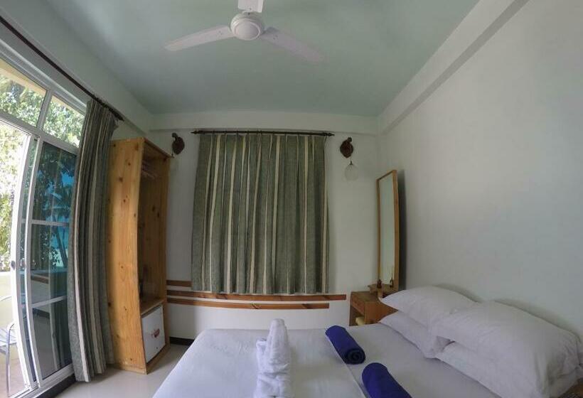 اتاق لوکس با چشم‌انداز دریا, Leisure Boutique