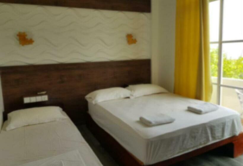 اتاق لوکس با چشم‌انداز دریا, Leisure Boutique