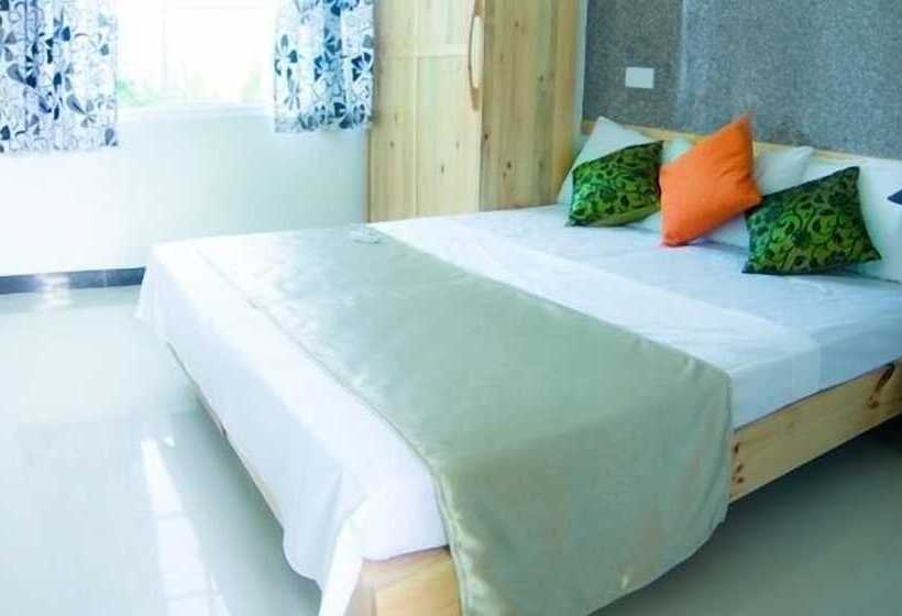 اتاق لوکس با چشم‌انداز دریا, Leisure Boutique