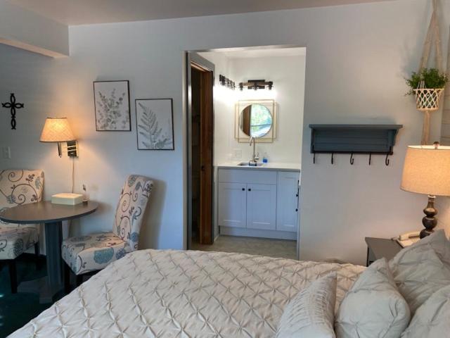 غرفة ديلوكس سرير كينج, Moose Creek Lodge & Suites