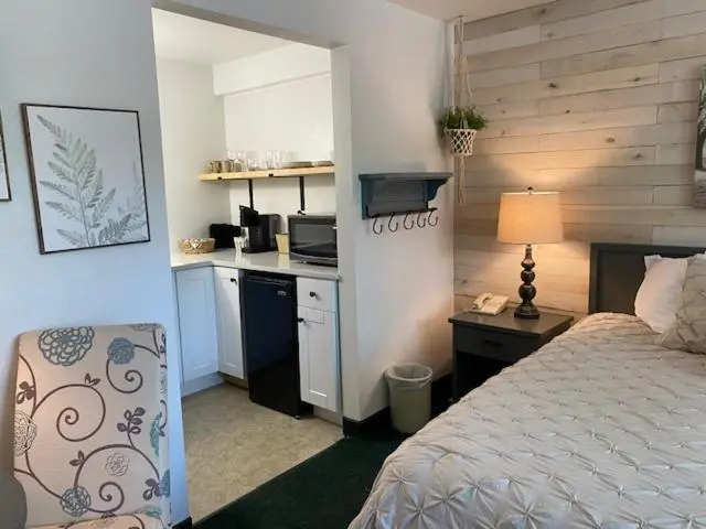 キングサイズベッドのデラックスルーム, Moose Creek Lodge & Suites