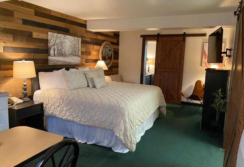 غرفة ديلوكس رباعية, Moose Creek Lodge & Suites