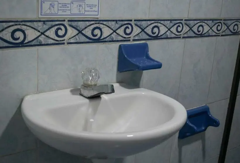Standard Yhden Hengen Huone Jaettu Kylpyhuone, Onde Pepe Hostel