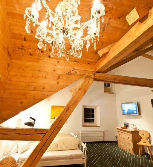 Deluxe Værelse, Posta