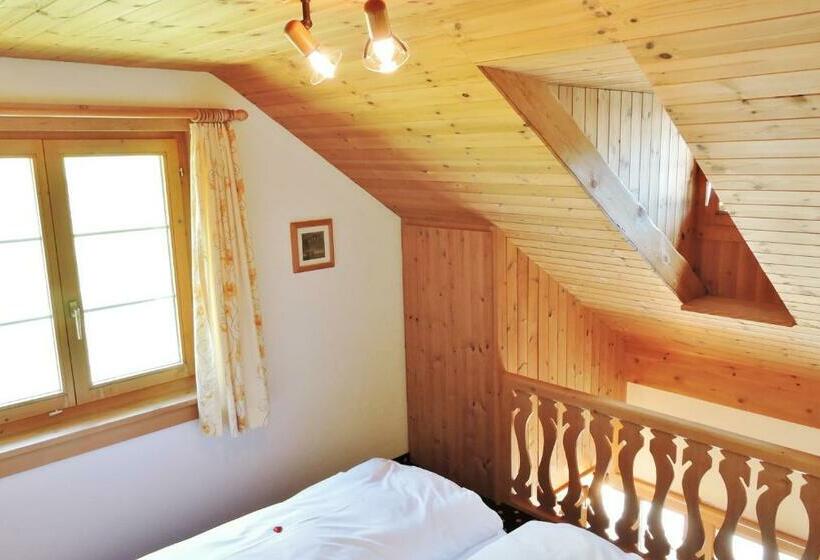 Standard Værelse, Posta