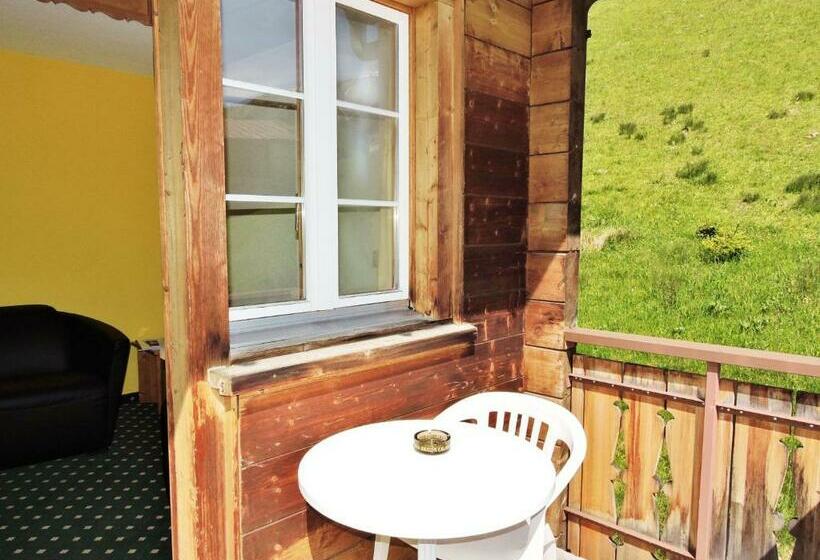 Standard Værelse, Posta