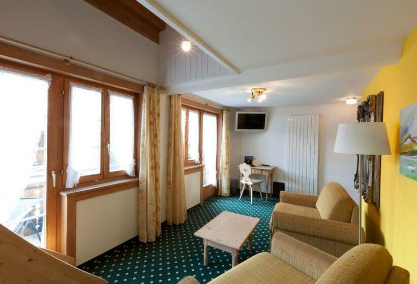 Deluxe Værelse, Posta