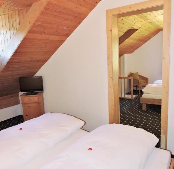 Deluxe 4 Pers. Værelse, Posta