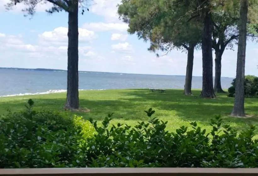 Perhehuone, Wades Point Inn On The Bay