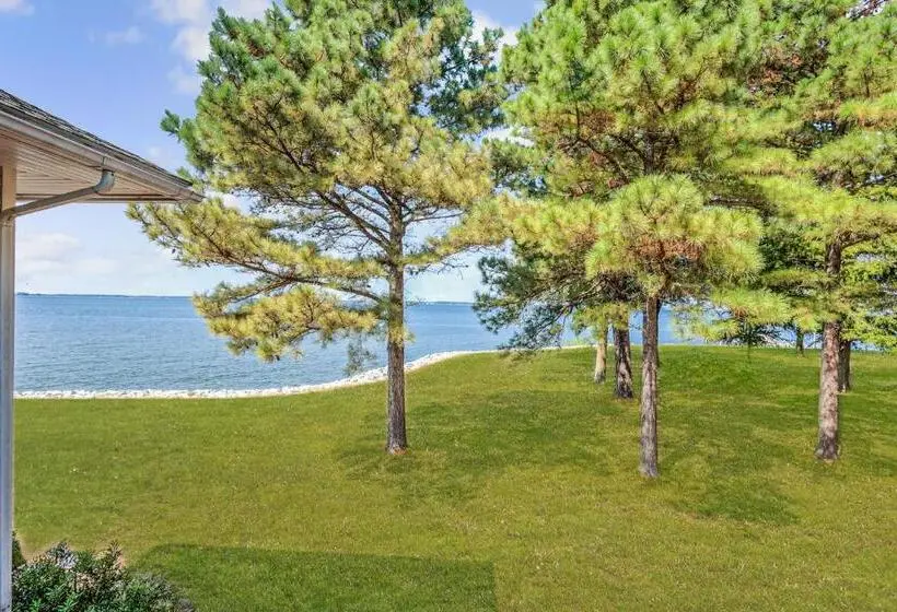 Standard Neljän Hengen Huone Parveke, Wades Point Inn On The Bay