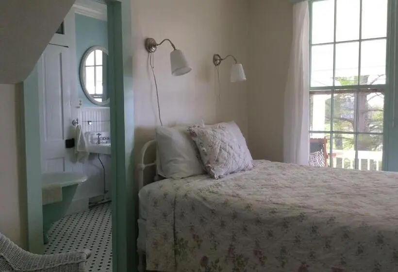 Economy-huone, Wades Point Inn On The Bay