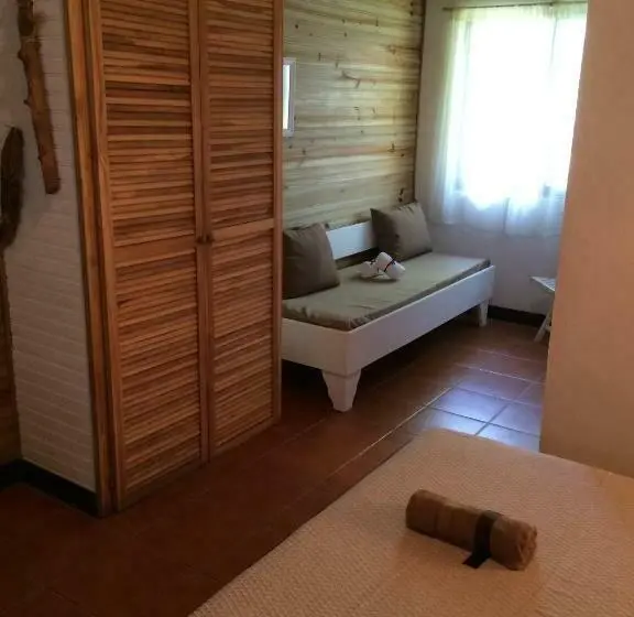 Standard Kolmen Hengen Huone, Quinta Esencia
