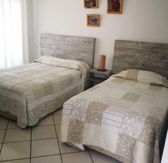 اتاق استاندارد سه تخته با چشمانداز باغ, Ariena