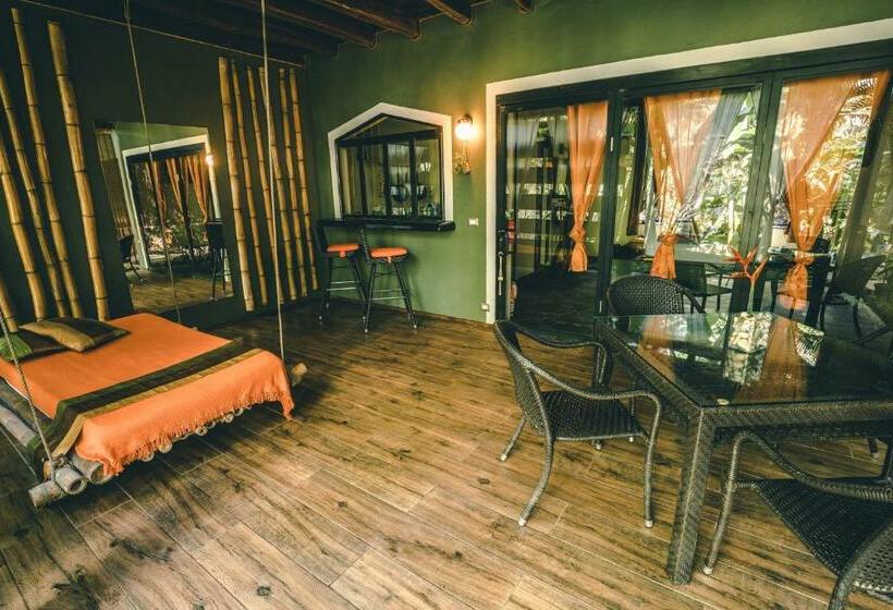 جناح, Canaima Chill House