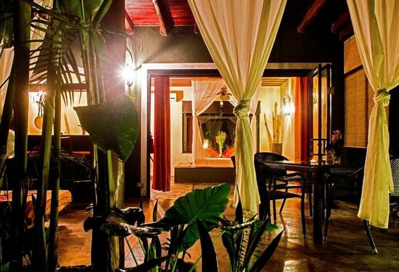 جناح, Canaima Chill House