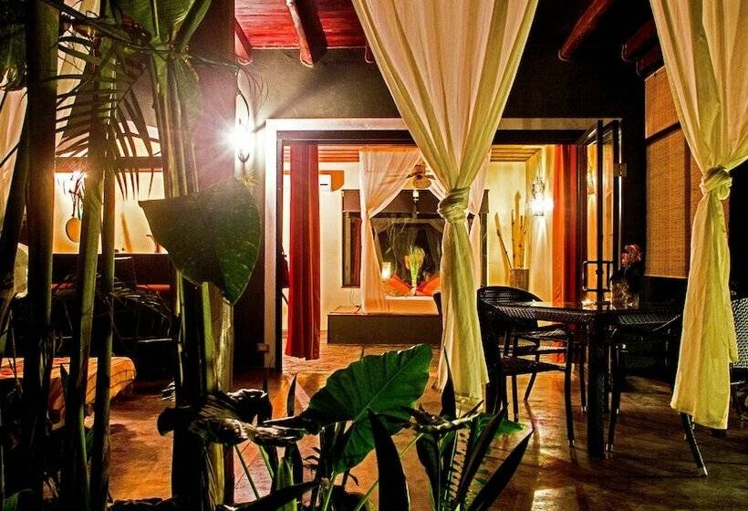 جناح, Canaima Chill House