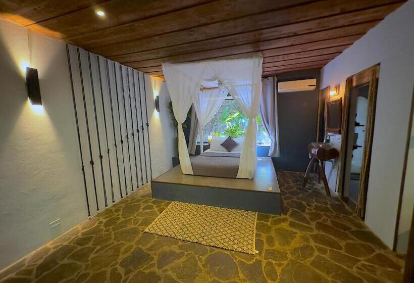 جناح, Canaima Chill House