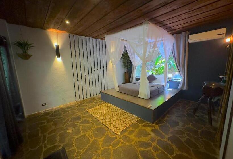 جناح, Canaima Chill House