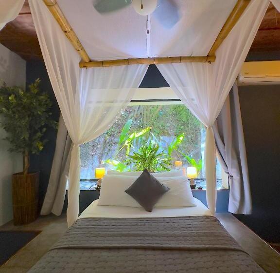 جناح, Canaima Chill House