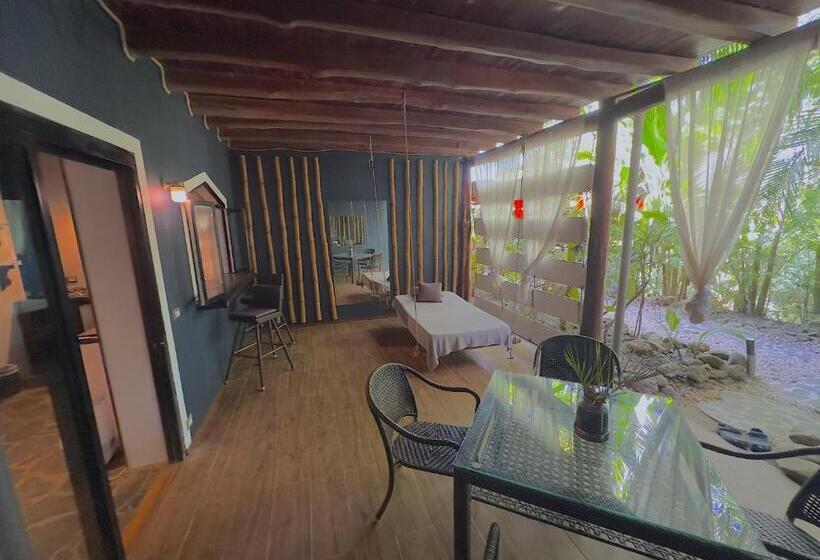 جناح, Canaima Chill House