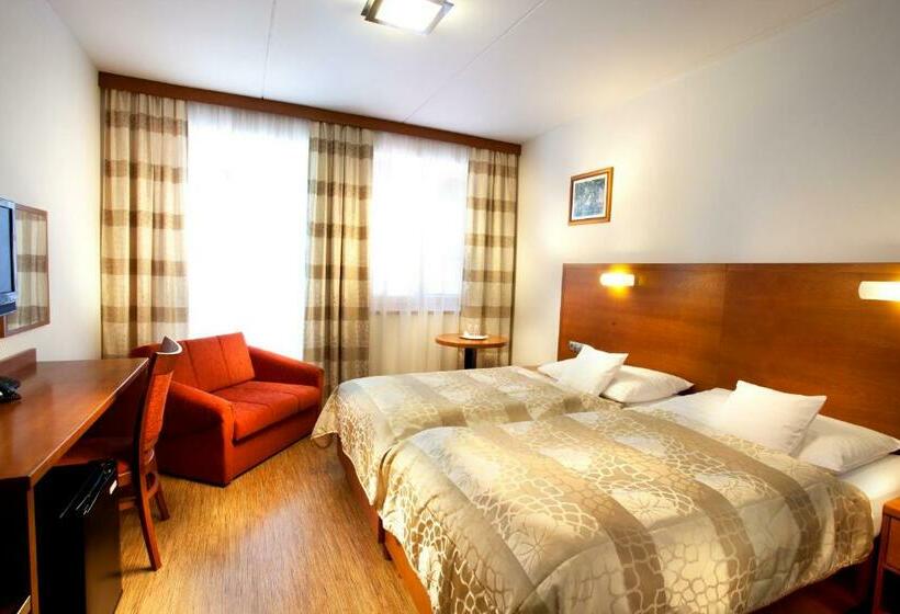 חדר סטנדרט מותאם לאדם עם מוגבלויות, Celnice