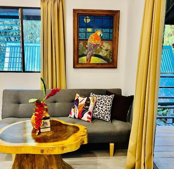 بنجلو قياسى, Ecotica Boutique