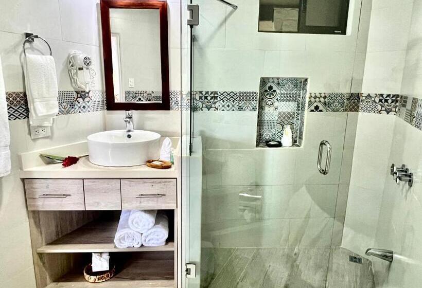 Люкс Deluxe Кровать Кинг, Ecotica Boutique