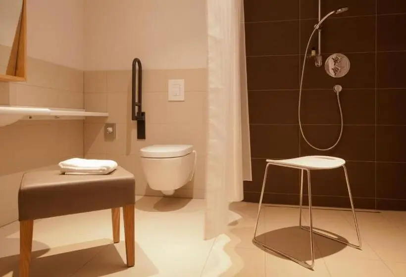 Deluxe-huone Soveltuu Liikuntarajoitteisille, Gasthof Zufriedenheit