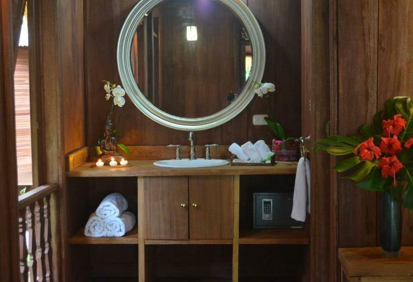 オーシャンビューデラックスルームバルコニー付き, Lanna Ban