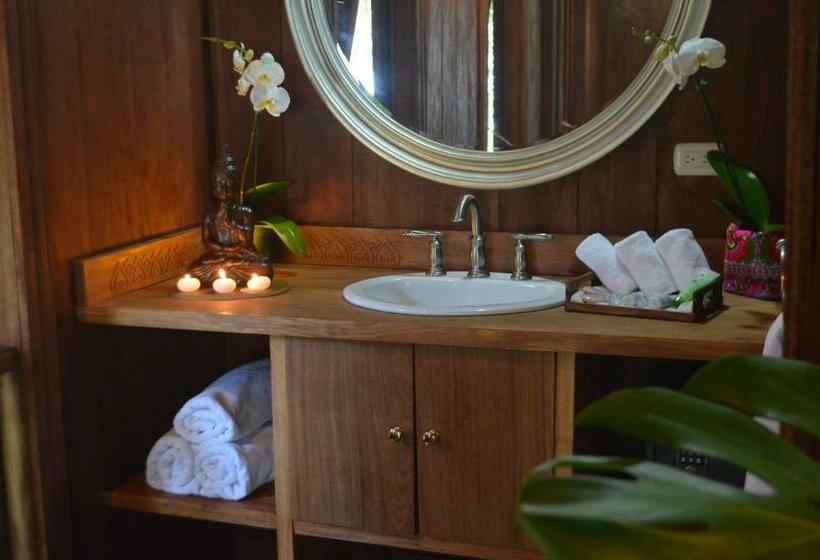 オーシャンビューデラックスルームバルコニー付き, Lanna Ban