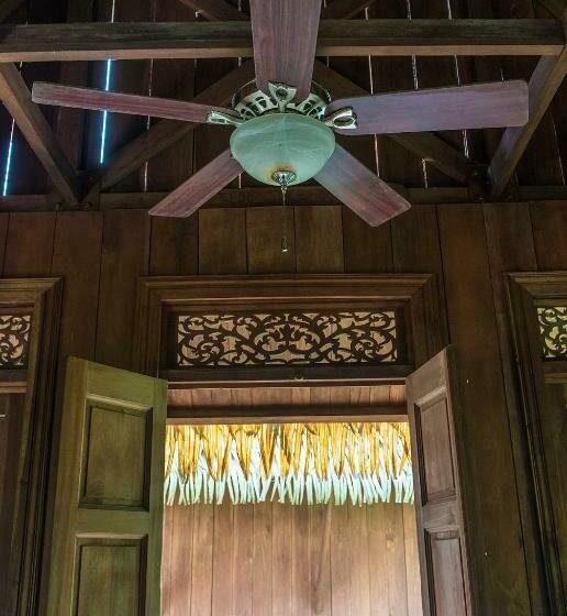 オーシャンビューデラックスルームバルコニー付き, Lanna Ban