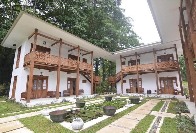 スタンダードインサイドビュールーム, Lanna Ban