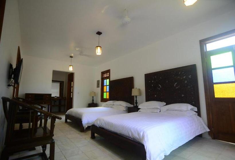 スタンダードインサイドビュールーム, Lanna Ban