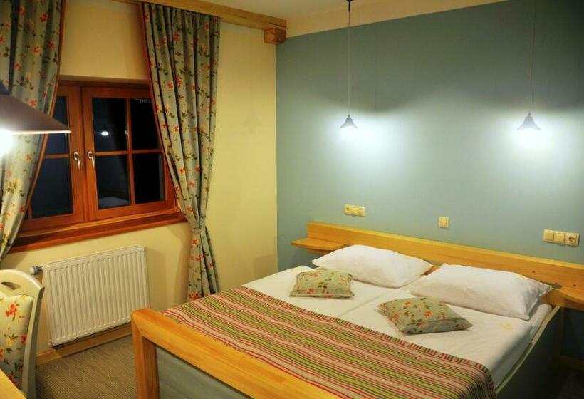 استودیوی استاندارد, Natura Amon