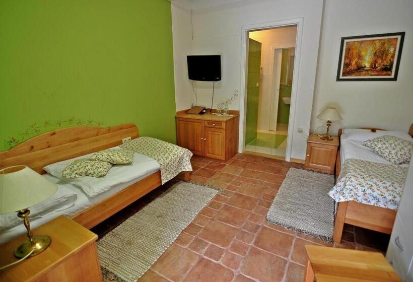 اتاق اکونومی, Natura Amon