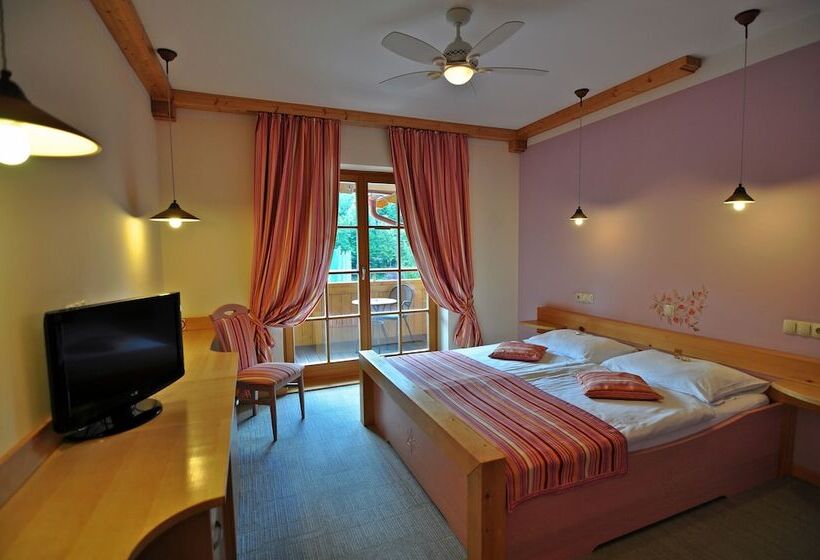 اتاق اکونومی, Natura Amon